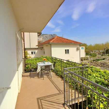 Apartments Iko Omis Exterior photo